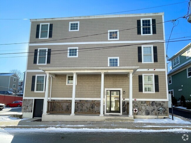 Building Photo - 117-119 Library St Unit 3 Rental