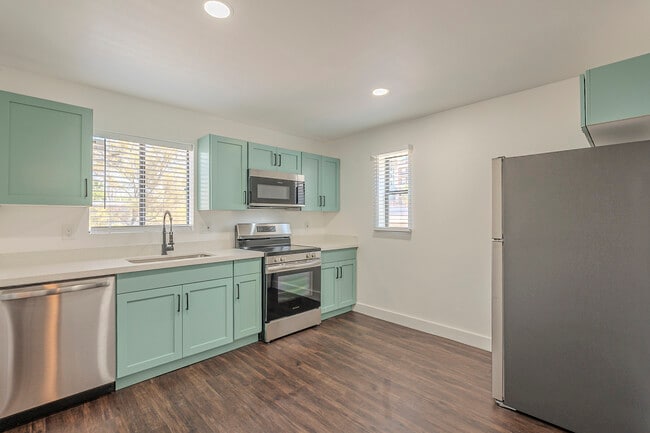 Photo - 377 N 4th Ave