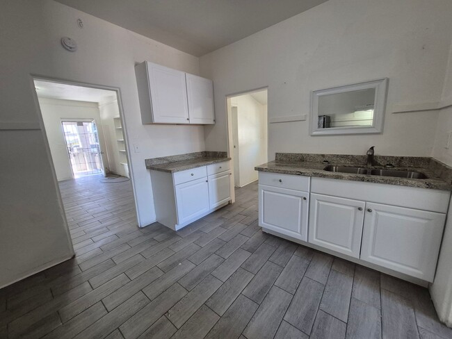 Building Photo - 383 S 7th Ave Unit 381