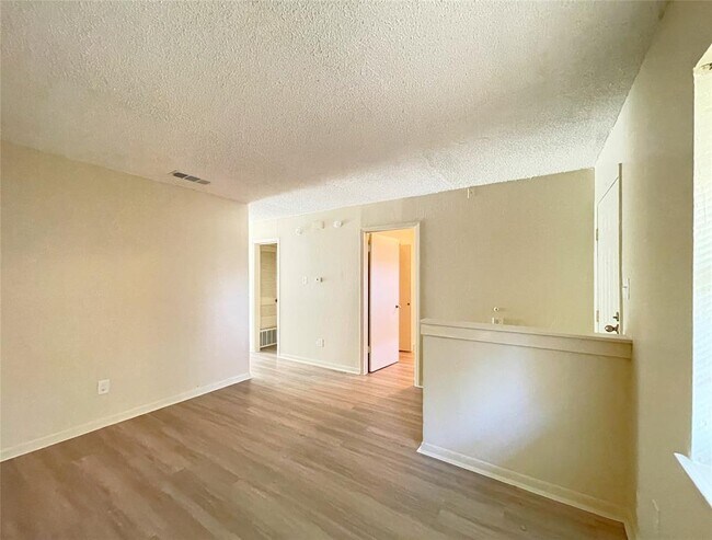 Photo - 902 N Meadows Dr