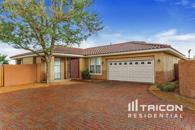 Building Photo - 13574 W Cypress St