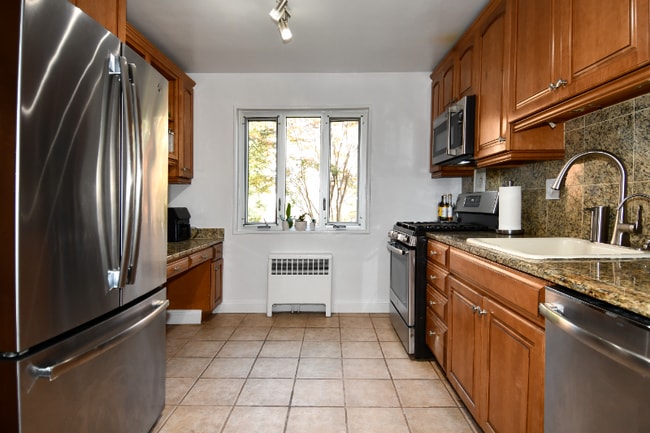 Photo - 5301 Westbard Cir Unidad 221