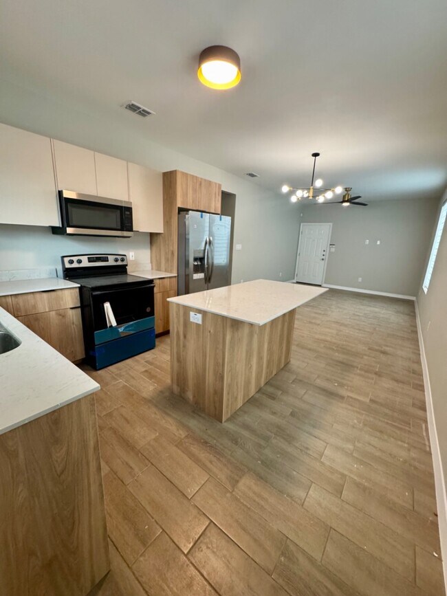 Photo - 617 N Delaware St