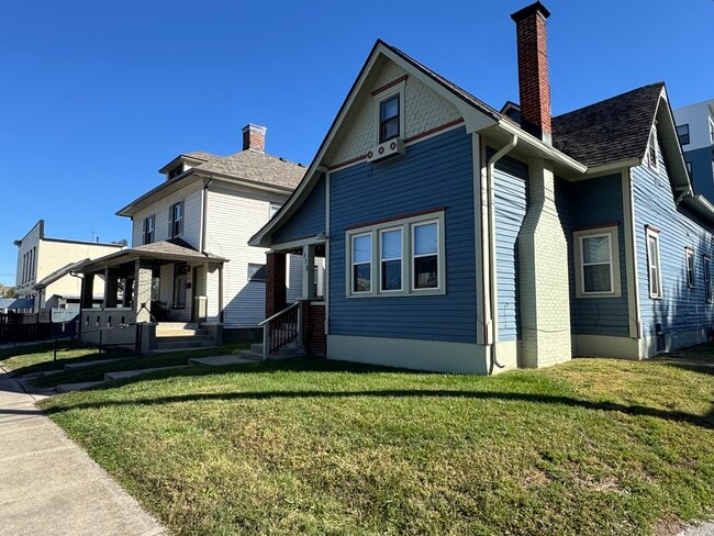 Building Photo - 1115 Laurel St Unit B