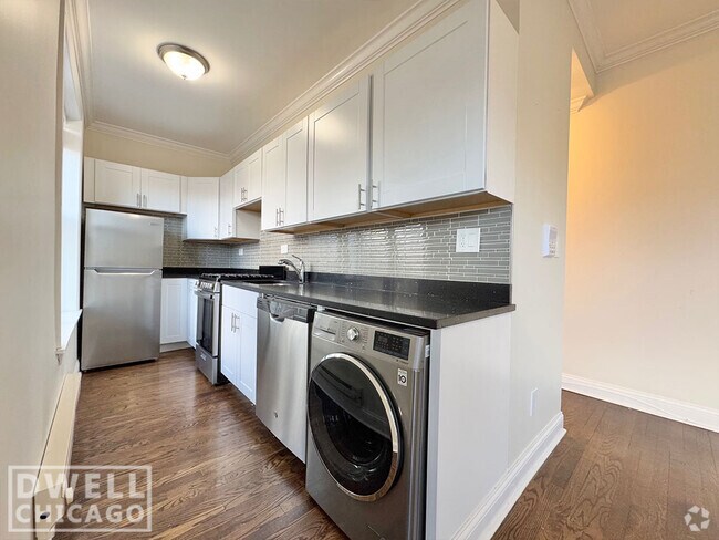 Building Photo - 923 W Waveland Ave Unit 915-2 2 Bed Rental
