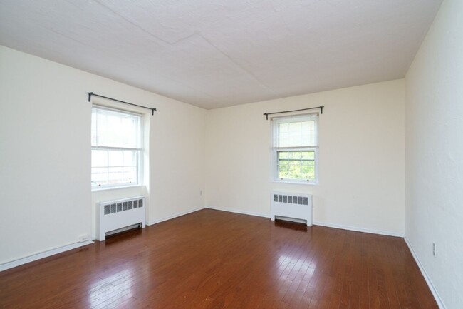 Liberties West- - Liberties West- Apartment Unit E