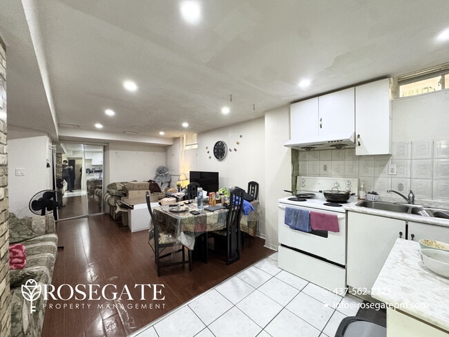 Photo - Spacious 2-Bedroom Basement Apartment with 2 Parking Spaces – Mississauga Unité 2