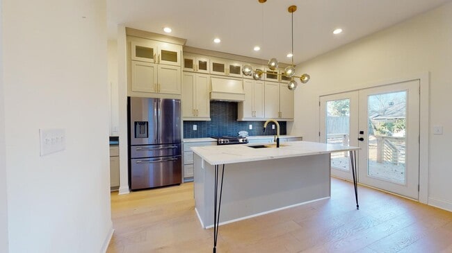 Photo - 1321 Oak St SW