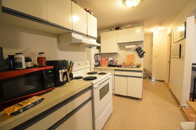 21 Kinross Rd Unit 1