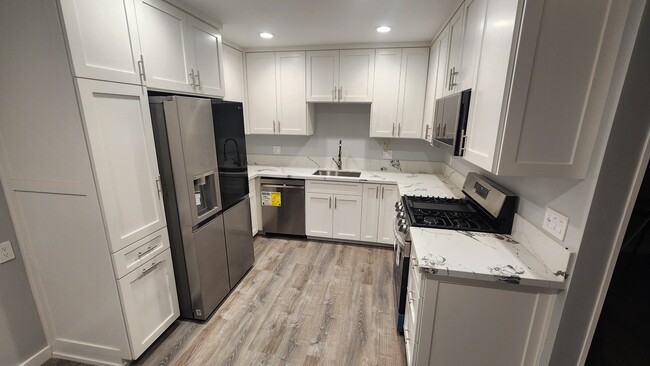 Photo - 414 Avenue F Apartments Unit A 310 977 5925