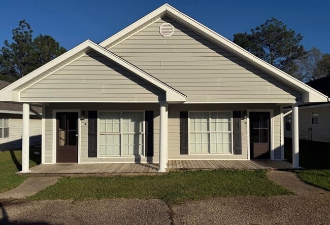 Building Photo - 216 Hawthorne Dr
