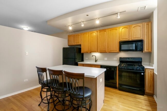 Photo - 208 W Washington St Unidad 1812