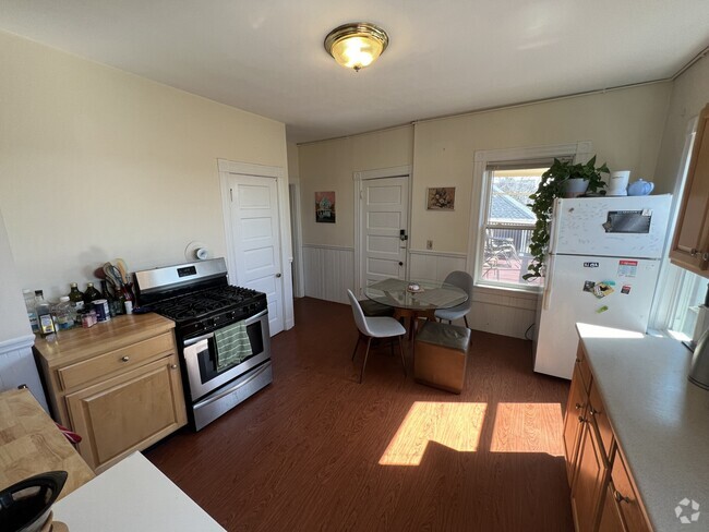 Building Photo - 51 Ibbetson St Unit 3 Rental