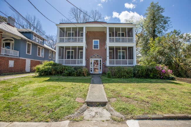 Building Photo - 819 W 51st St