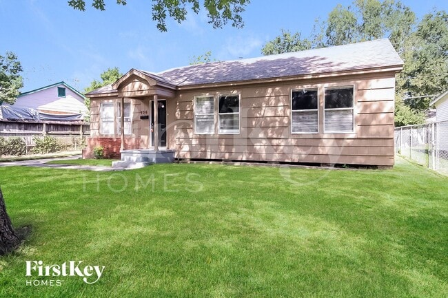 Photo - 706 E Humble St