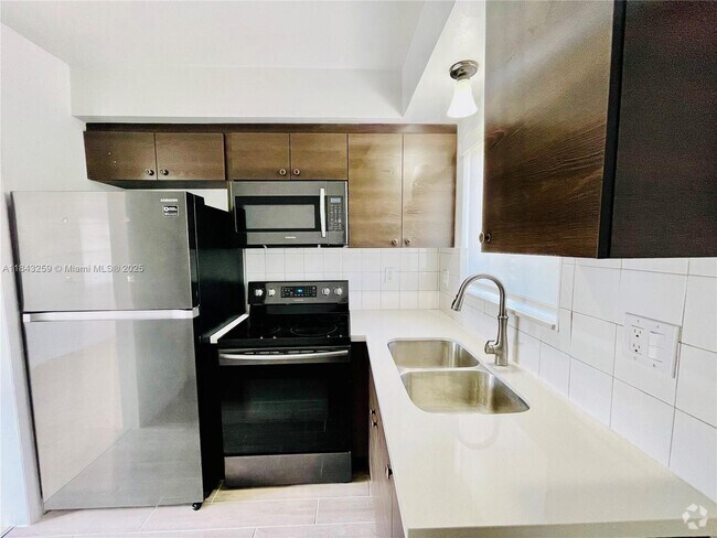 Building Photo - 36 NW 52nd St Unit 1 Rental