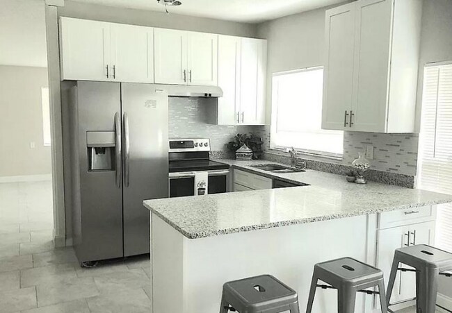 Photo - 702 Malcom Rd