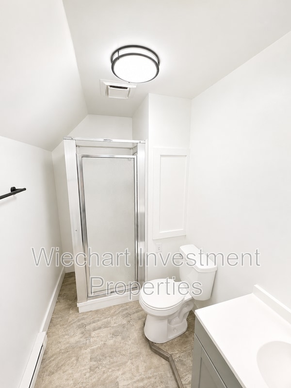 Photo - 933 1/2 W Wayne St