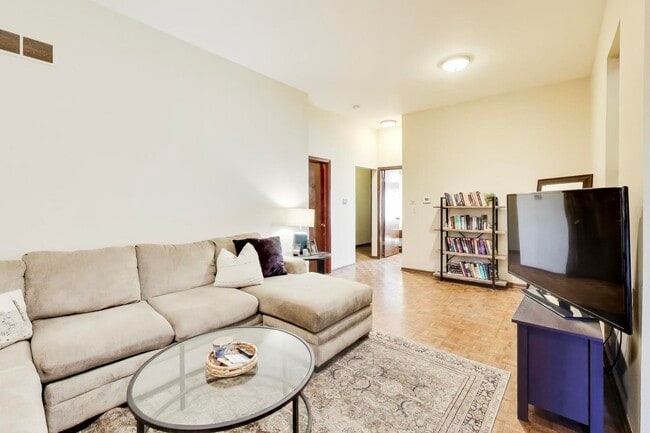 Photo - 922 W Fullerton Ave Unit 1