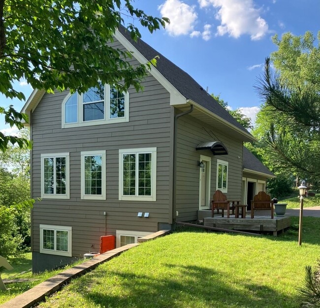Building Photo - 1305 Flag Ave N