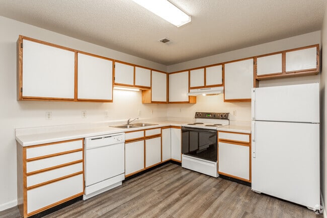 2BR, 1BA - 800 SF