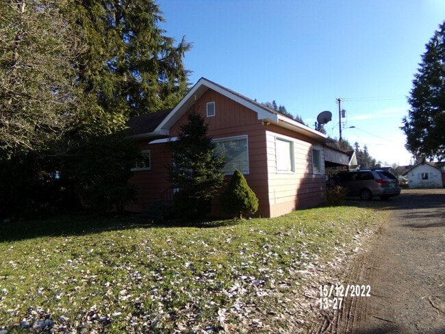 Building Photo - 1bd House With carport
