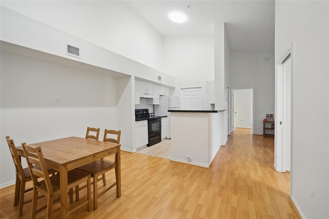 Photo - 11133 St Unit 306