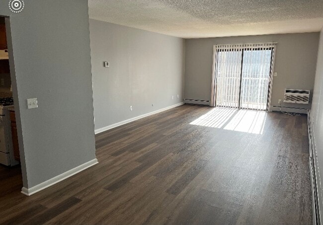 Building Photo - RIVERSIDE CHATEAU ASSOCIATES LP Unit 208