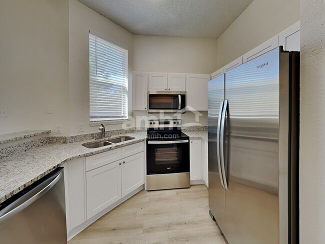 Photo - 225 Maple Ct