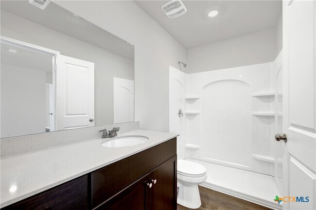 Photo - 231 Gabbro Gdns