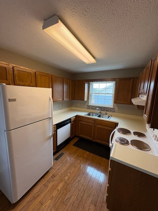 Photo - 1801 Brookline Ct