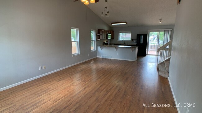 Photo - 210 Wallace St