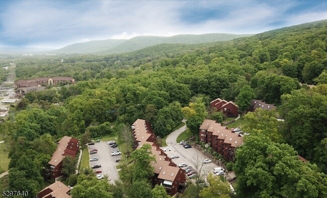 Building Photo - 2 Gunstock Dr