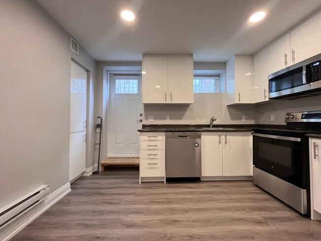 Photo - B-146 Bartlett Avenue Toronto Ontario M6H 3G1