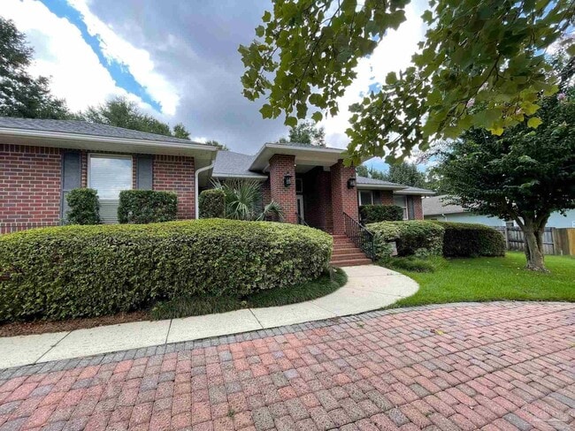 Building Photo - 5955 Hermitage Dr