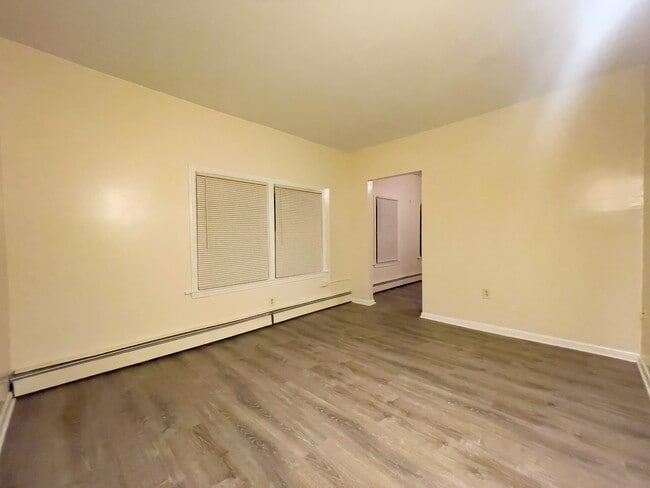 Living Room - 160 Quinnipiac Ave Unit 2