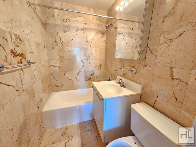 Photo - Top-Floor Alcove Studio Near Union Square Unit PHH00