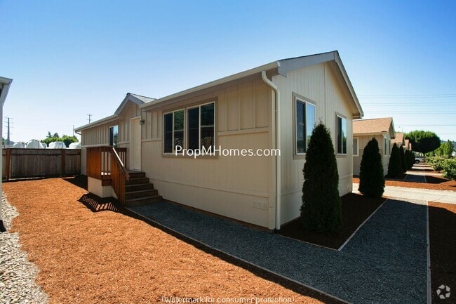 Building Photo - Prime Clackamas Location – 2BR Home with C... Unit 13163 SE Highway 212 -  5