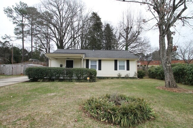 Photo - 942 McDow Dr House