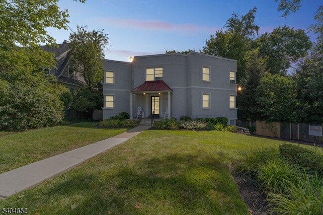 Building Photo - 819 Bloomfield Ave Unit 2