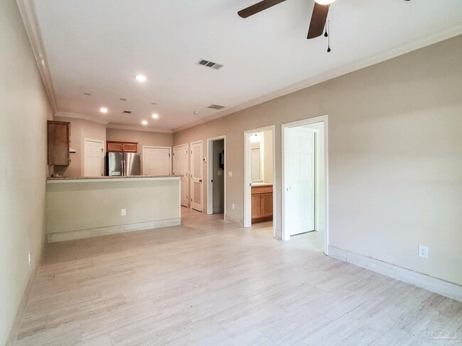 Photo - 2425 E Johnson Ave