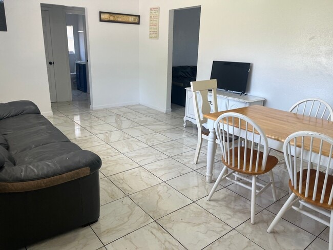 Photo - 9122 Woodlyn Rd