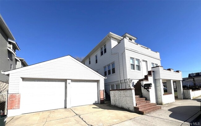 Building Photo - 58 Illinois Ave Unit Top Floor
