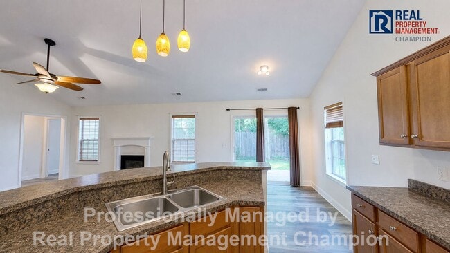 Photo - 3BD/2BA home w/vaulted ceilings, fireplace, 2-car garage, deck and fenced backyard
