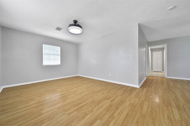 Photo - 307 Lawrence St