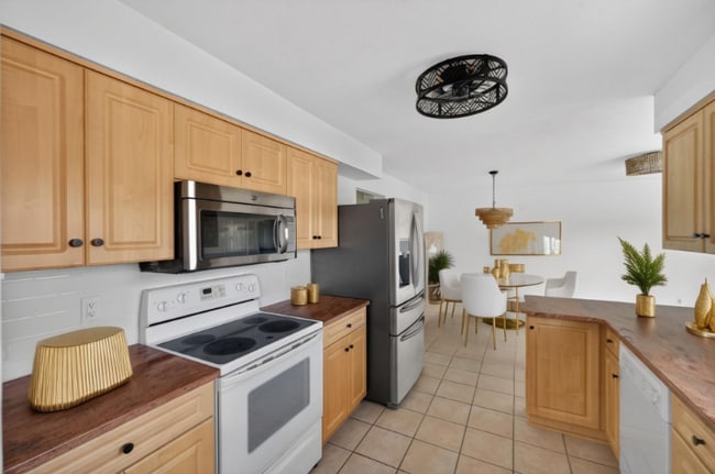 Photo - 8195 Coachlight Cir