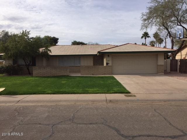 Photo - 801 E Campus Dr House