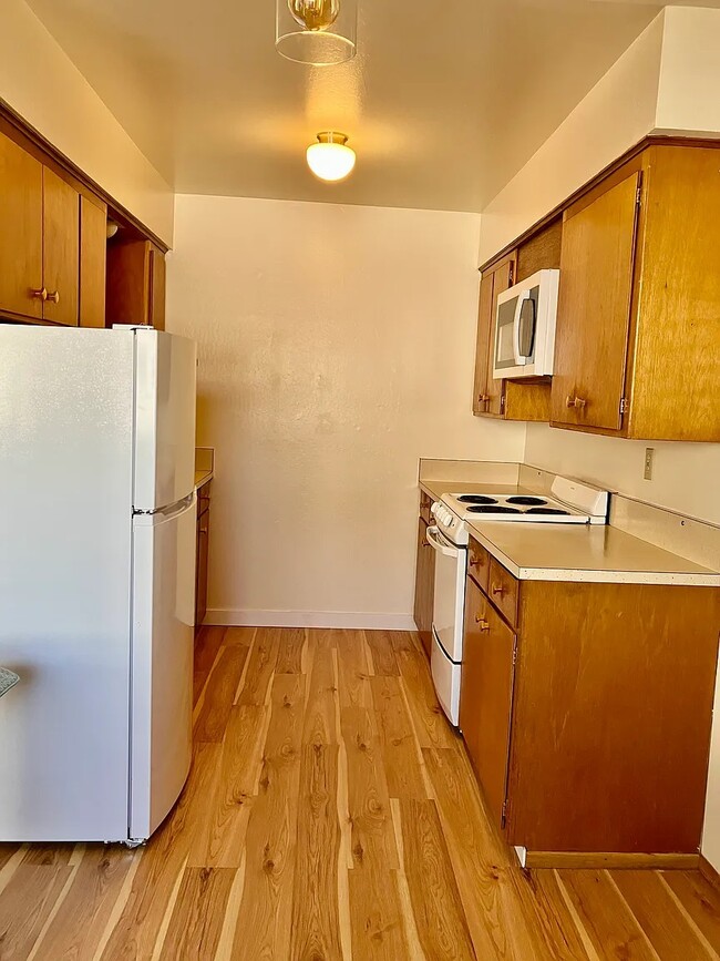 Building Photo - 2 Terrace Ave