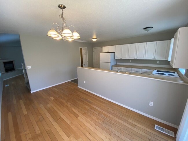 Photo - 4310 Sacramento Ct NE