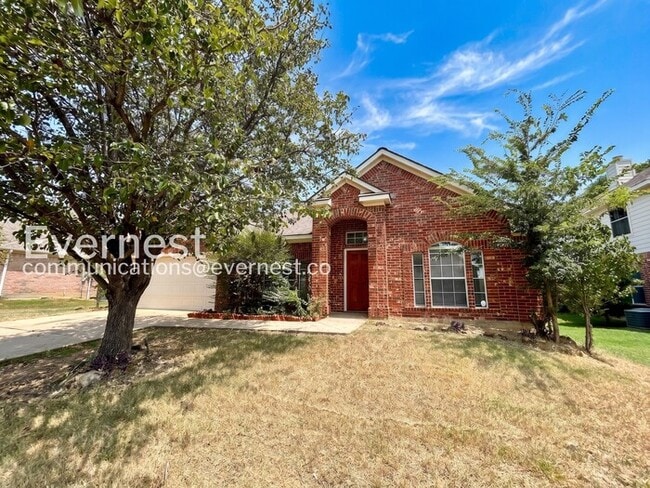 Building Photo - 4 Bed/2 Bath Home with Garage / Pet-Friendly / Available Now!